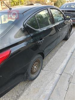 نيسان فيرسا